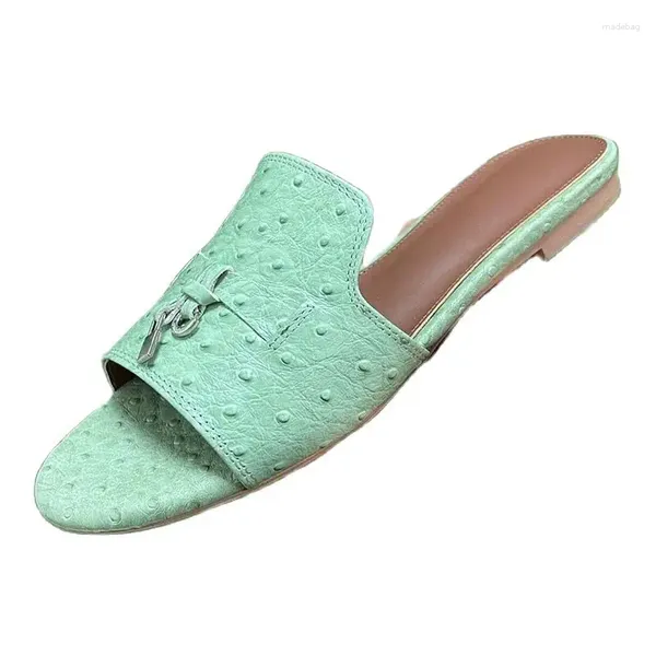 Hausschuhe einfache Frau echtes Leder flacher Slipper Open Toe Metal Quaste Outdoor Sommerschuhkomfort Schlupf an einem Gurt Urlaub faule Maultiere