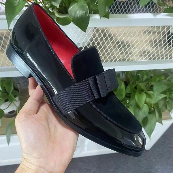 Sapatos casuais moda de luxo mocassins masculinos com arco de couro preto de patente vestido de apartamentos de apartamentos e casamento