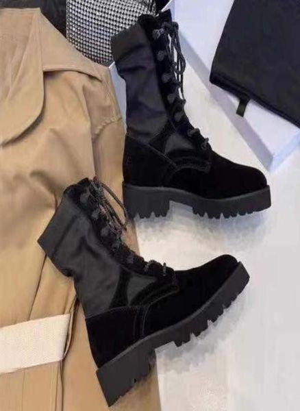 Top Luxury Womens Boots Marke Gurt Dicke Boden Martin Bootplattform Cowide Wildleder Flachfürchtig Arbeit Schuhe Größe 3540 mit Box1062603
