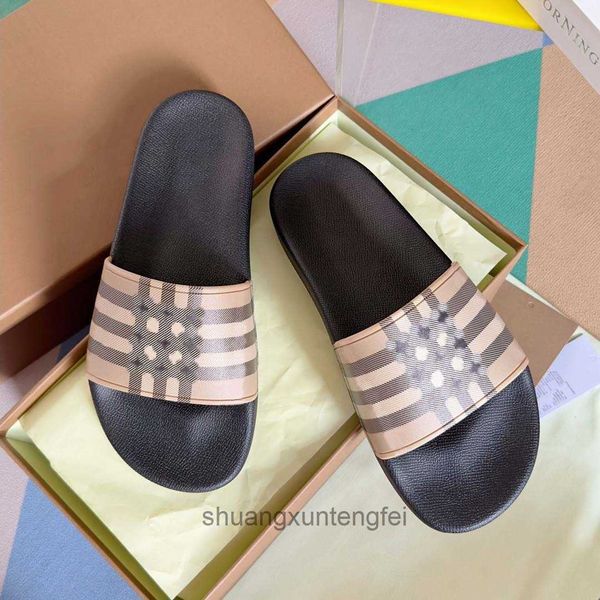 Vintage ekose sandalet terlikleri lüks tasarımcı ayakkabı klasik baskı katır terlikleri rahat ayakkabılar açık bayanlar erkek siyah düz kauçuk yaz plaj terlikleri 179477