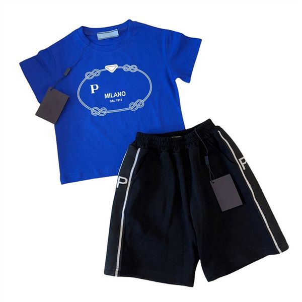 Designers de verão Roupas Crianças de roupas infantis shorts de camiseta de mangas curtas pescoço redondo de duas peças para meninos e meninas imprimir tamanho 90cm-150cm a06