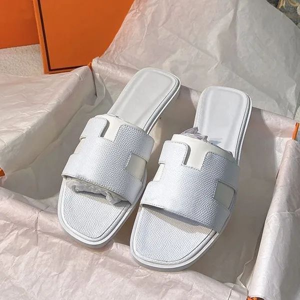 2024 Designer Slifors Slide Classico tacco piatto Summer Lazy Fashion Carunone Big Head Flip Flip Flip Slipisti in pelle Schede da donna Sandali sexy Sandali grandi PR02