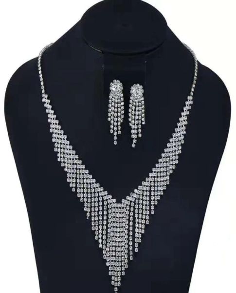 Nappel Chain Diamonds Set di gioielli Set di orecchini a pennello Fringe Diamonds Collana a sospensione da donna Girl Gioielli da sposa Abito da sera Acces7962100