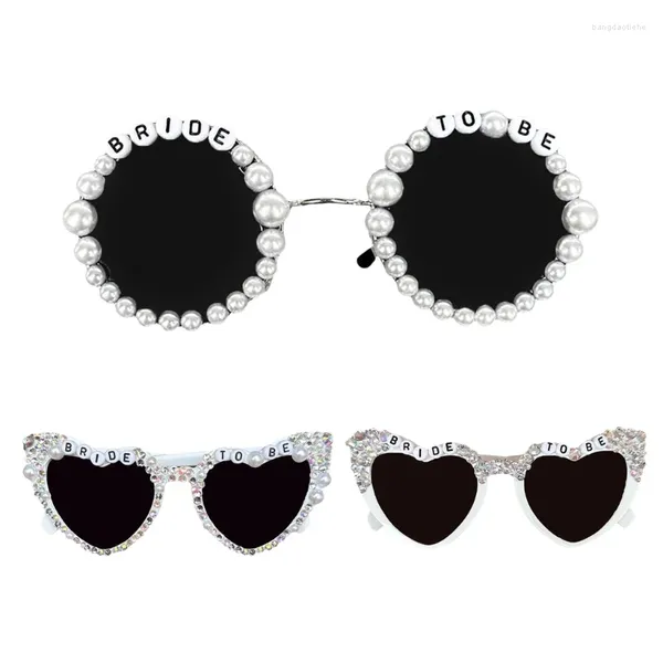 Солнцезащитные очки бакалавриата с невестой, чтобы стать письмом сердцем для женщины -подруги, принимая инструменты PO
