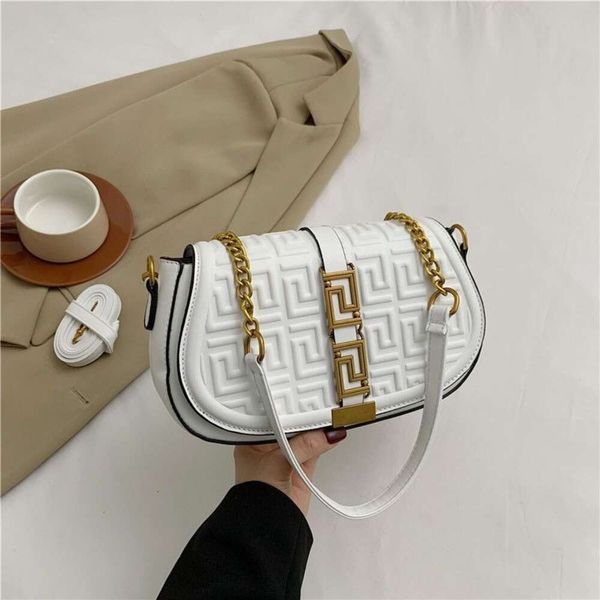 Neue Designer-Umhängetasche von Frauen für Frauen heiß verkaufen Retro Satteltasche Modempfung High-End-Textur Festkettenkette Tasche Diagonal Crossbody Bag Coin-Geldbörsen