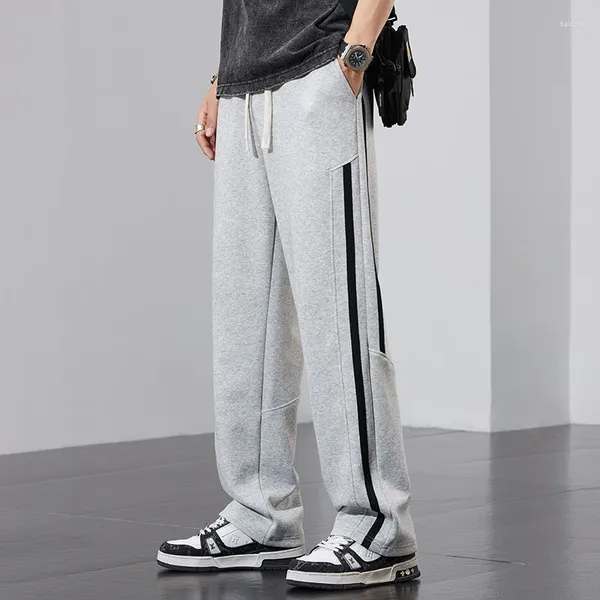 Pantaloni maschili per abbigliamento sportivo gamba larga per un look rilassato