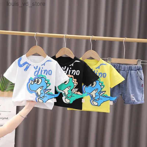 Roupas conjuntos de roupas meninos verão traje novo dinossauro pescoço de manga curta de algodão shorts de jeans de jeans do bebê moda de moda criança tendência T240415