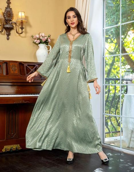 Этническая одежда Дубай -мусульманские женщины повседневные длинные платья Марокканские саудовские кафтаны твердые велюры золото.