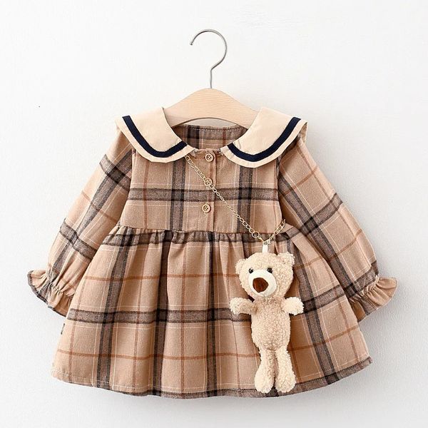 2024 Осенью рожденная девочка платье для одежды для девочек для девочек принцесса клетчат
