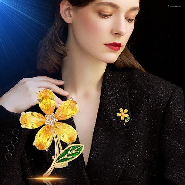 Broschen klassische schöne kleine Blumenbrosche für Frauen gelber Kubikzirkonia exquisite süße Pins Sommerzubehör Geschenk