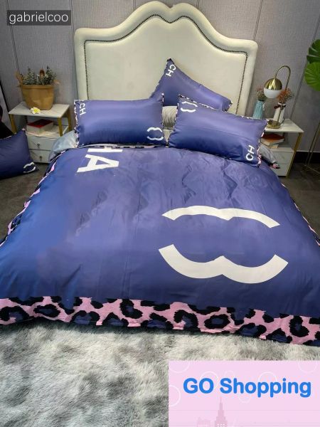 Bedding de seda de gelo de gelo de gelo quaticamente com logotipo clássico Imprimir verão verão Cool Toupet Capa Campa Chave de travesseiro de travesseiro de 4 peças Camas adequadas para 1,5m, 1,8m e 2m camadas