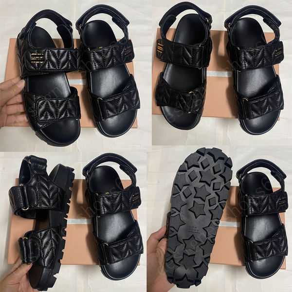 Sandali in pelle nappa matelasse sportiva 5x135e sandali designer lettere in metallo logo lussuoso sandalo sandals sandals sandalo 24ss nuovi sandali in pelle morbida