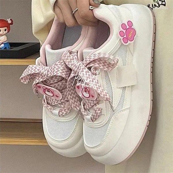 Sapatos casuais 2024 Summer Strawberry Bear Big Head Mesh Breathable Plus Size Size Mulheres Costa Versátil Versátil pequeno branco