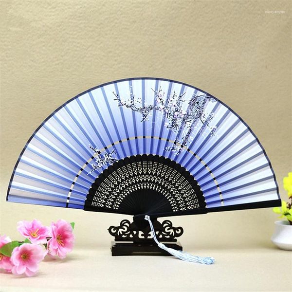 Dekorative Figuren 1PCS Chinesischer Stil geschnitzter Bambusfanlüfter Zwei Abschnitte Falten Seidentuchhand -Fans handgefertigtes Geschenk Home Dekoration