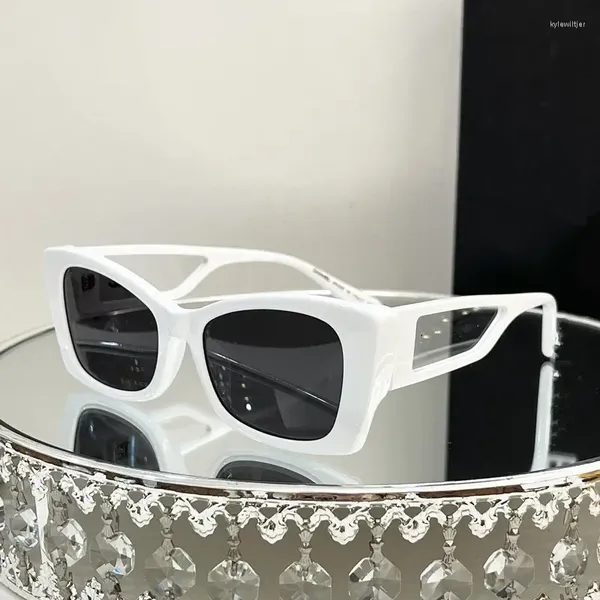 Occhiali da sole 2024 Fashion Cat Eye Eyewear Women Designer Summer Summer Sumpes Glasses RECTANGLE CLASSE DRIVE