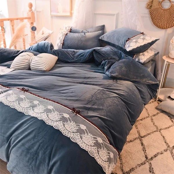 Постилочные комплекты спальни с четырьмя частями постельное белье-льняное белье зимнее двустороннее бархатное теплое кружевное одеяло модное и простое семейное эль