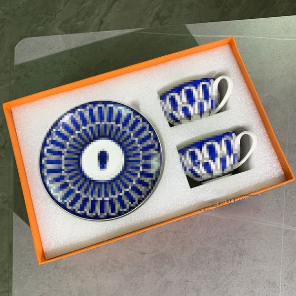 Designer -Tassen und Untertassen Set Klein Blue Schöne Aussehen Paare Kaffeetasse Set Keramikblau -Druckbüro Wasserbecher Sets