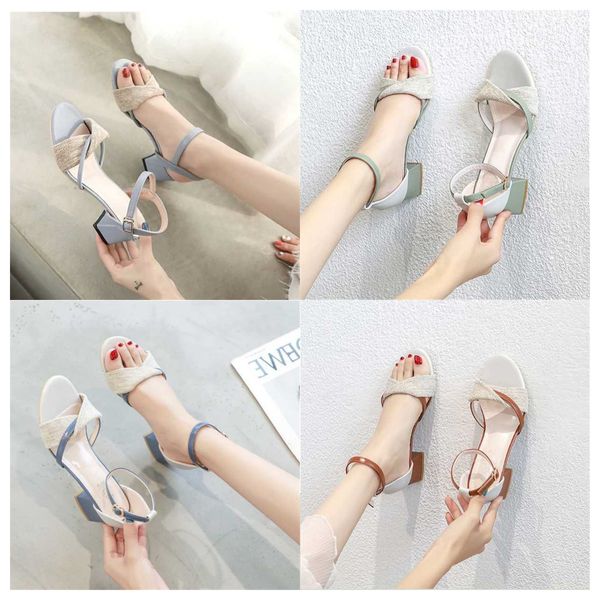 Neue top luxuriöse dicke Sandalen für Frauen vielseitig im Sommer sanft im mittleren Absatz römische Schnallenriemen High Heels