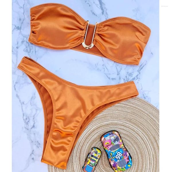 Swimwear femminile 2024 Bandeau Bikini si è messo fuori spalla per bagno in due pezzi Biquini senza spalline