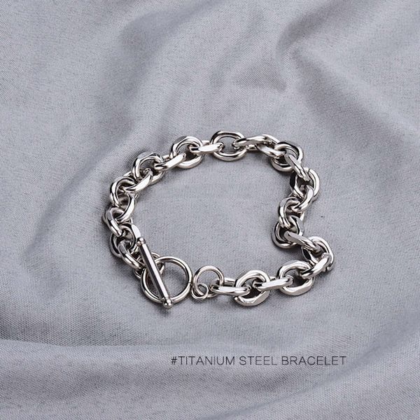 Personalità maschile O-Chain Fashion coreana Simple Spessa Bracciale Hip Hop Hop Red Student Titanum Steel Weadwear Trend