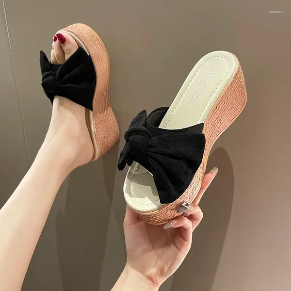 Pantofole 2024 Summer Women Solled's Solved Fashion Open punta a cuneo per cuneo per esterni per esterni semplici flip-flip-flop