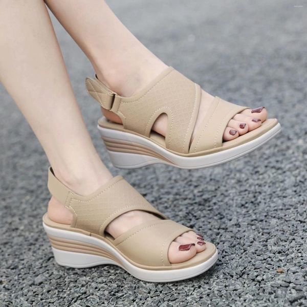 Kleiderschuhe Frauen Sommer Mode flache Sandalen Leichtes Sportwasser Diamant dicker alleiniger Latex großer Sandalien