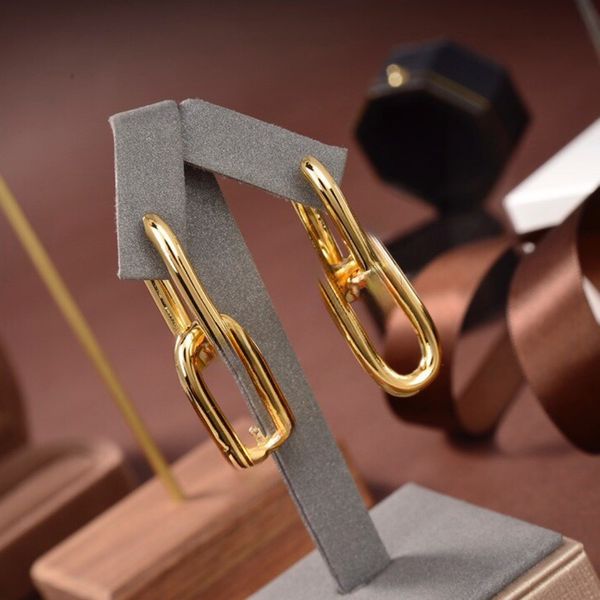 Studri hardware di blocco di bloccato in stile T classico di alta qualità Designer di dimensioni carine Orecchini in oro Real Wedding Party Love Gifts