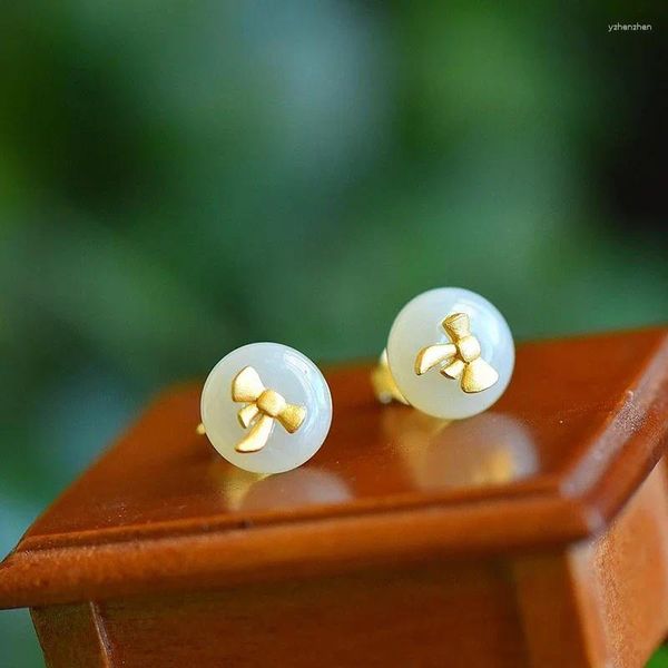 Brincos de bronzeamento Design criativo Hetian Jade Round Lady Stud Simple Pequeno Charme de Arco Doce Antigo Jóias de Artesanato de Ouro