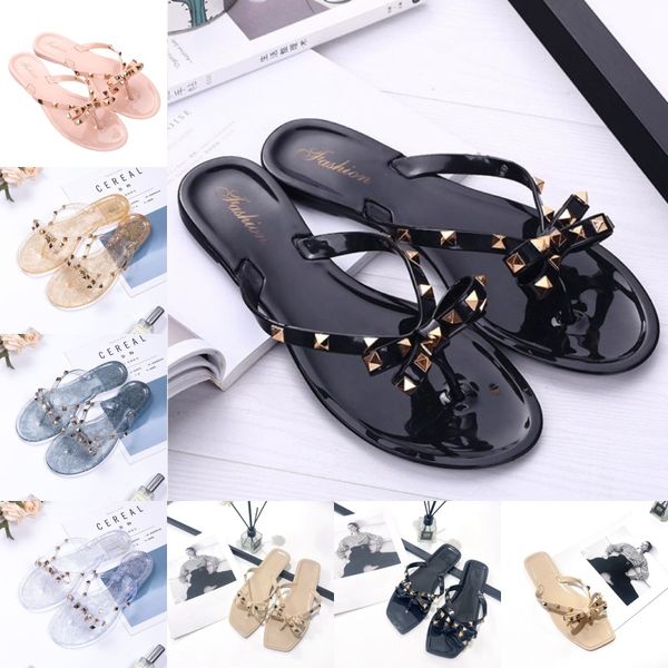 Rivets Designer Sandals Sapatos de verão Moda Moda Rivet Pool Slide Lady Fashion Sandal Sapatos planos sapatos casuais Slippers Tamanho 36-41