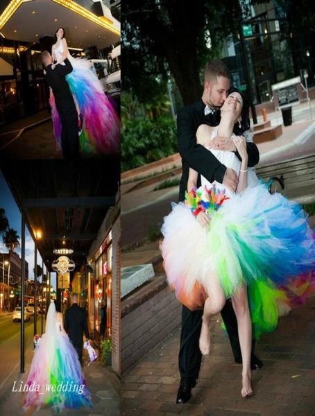 Novos vestidos de noiva arco -íris coloridos de chegada Romântico vestido de baile de bola halter tulle long dream princesa vestidos de festa no noivo1505388