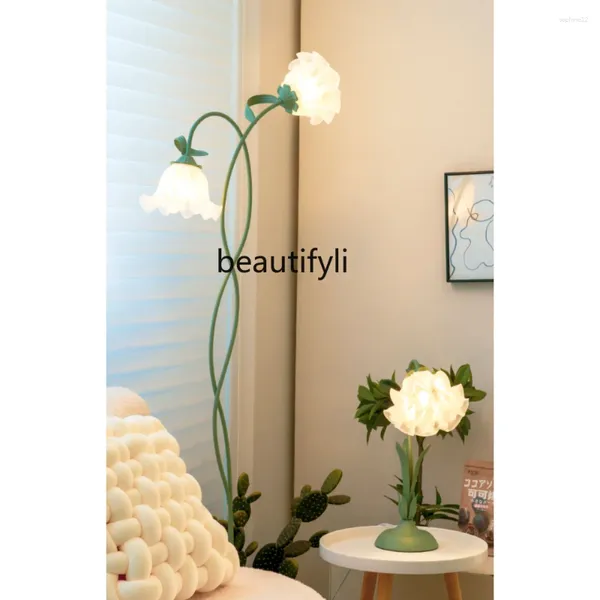 Estatuetas decorativas YJ Retro idílico lâmpada de chão creme de estilo quarto luz francesa Flor francesa