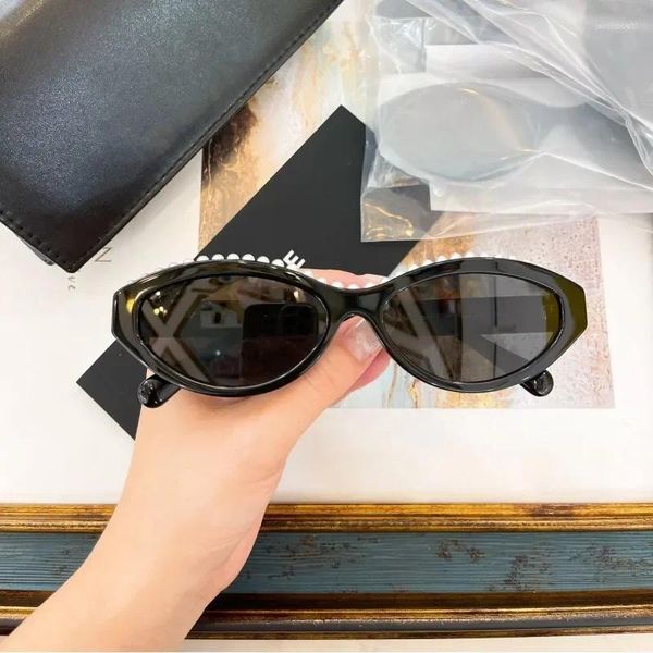 Солнцезащитные очки 2024 Cat Eye for Women Retro Fashion Mirror Lover Pearl Classic UV400 Oculos