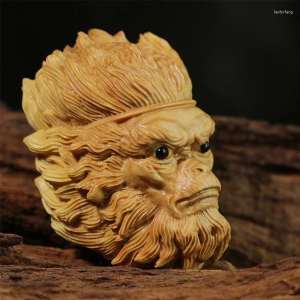 Estatuetas decorativas de 6cm Sun Wukong estátua boxwood feng shui de madeira sólida carros pendentes artesanato figura figura macaco rei decoração