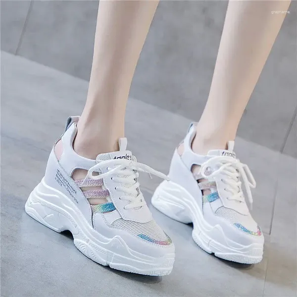 Fitness Shoes 2024 Summer Mulheres tênis Mesh Mesh High Platform Treinadores Branco de 6 cm Cedas Sandálias Blindável Mulher Casual Casual Sapato