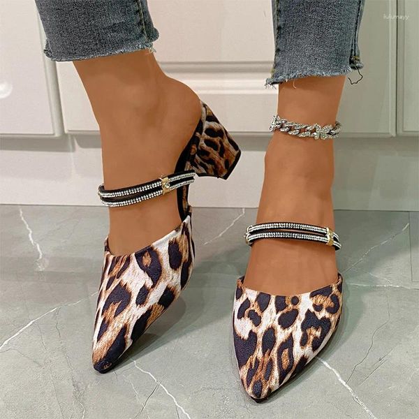 Slippers Leopard Crystal Luxury High Heels Mulheres MULES SAPATOS PONTOS SANDALS 2024 BOMPAS DE FLIP
