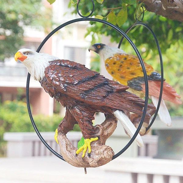 Figurine decorative da 2 pc Aquila di alimentazione transfrontaliera Aquila sospesa ornamento da giardino cortile paesaggio scultura uccello modello di resina artigianato