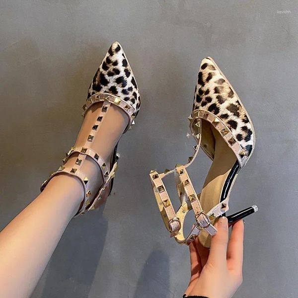 Scarpe per vestiti 2024 Autunno puntato a punta leopardo a rivetta da donna tacco a spillo sandalo con tacco di sandalo di grandi dimensioni a forma di moda con pompe