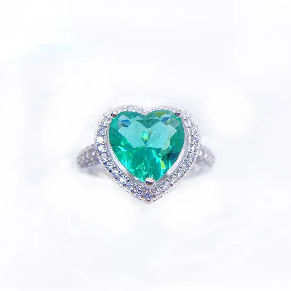 Ringos de cluster 2024 Moda S925 Sterling Silver Heart Emerald Diamond Ring European e American Simple Design Women's