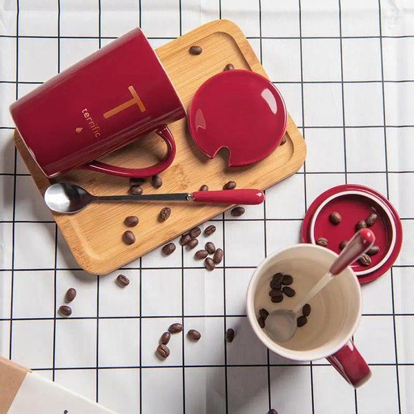 Tassen 14.78oz Buchstabe Kreative Keramik Tasse Kaffee Tee mit Deckellöffel Reise Camping Milk Cups Home Office School