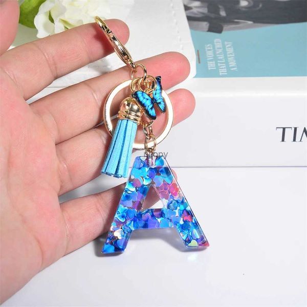 Chaços de chaves de lantejoulas cheias de lantejoulas 26 cartas de chaveiro para mulheres de bolsa decoração de moda de borboleta azul pingente com anel -chave Presentes de amizade