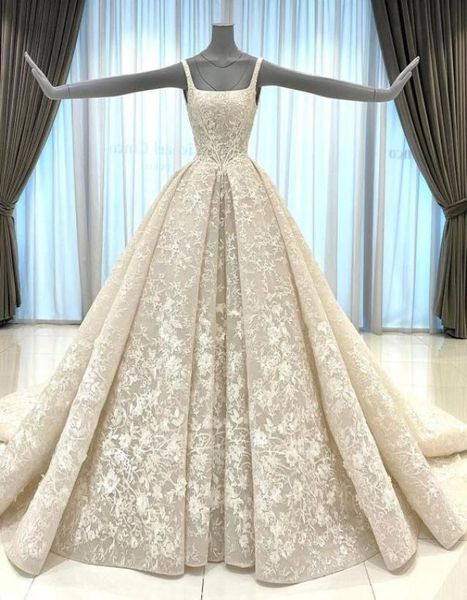 Vestidos de noiva de renda romântica Moderna uma linha Spaghetti Apliques 3D Apliques Ruched Long Bridal GOWNS DUBAI Árabe