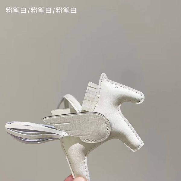 10A Mirror Quality Designer Mini Pony Rodeo Ornamente Süßes Frauenbagcar Anhänger Vollhand Leder-Schlüsselketten Engel Wings Horse Form Accessoires Originament