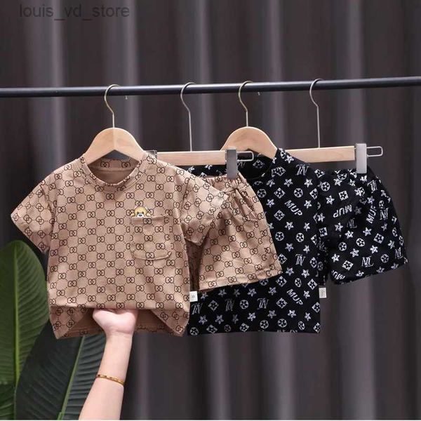 Kleidungsstücke Jungen Sommeranzug Neues Baby Kurzärärmelte kleine Kinder Handsome Childrens Sommer Freizeit zweiteiler Anzug T240415