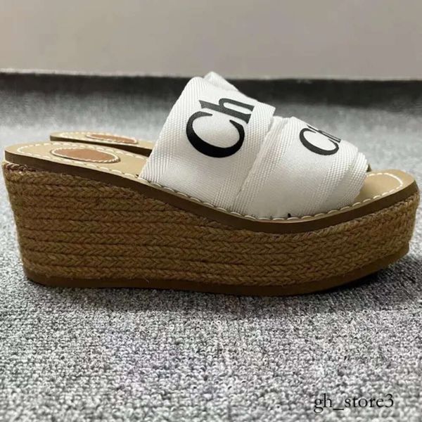 Plataforma de alta qualidade Sandália Sandália Clogue Montas Luxury Designer Sliders Sliders Men Women Men Gift Moda Woody Summer Casual Black White Slide Beach 459