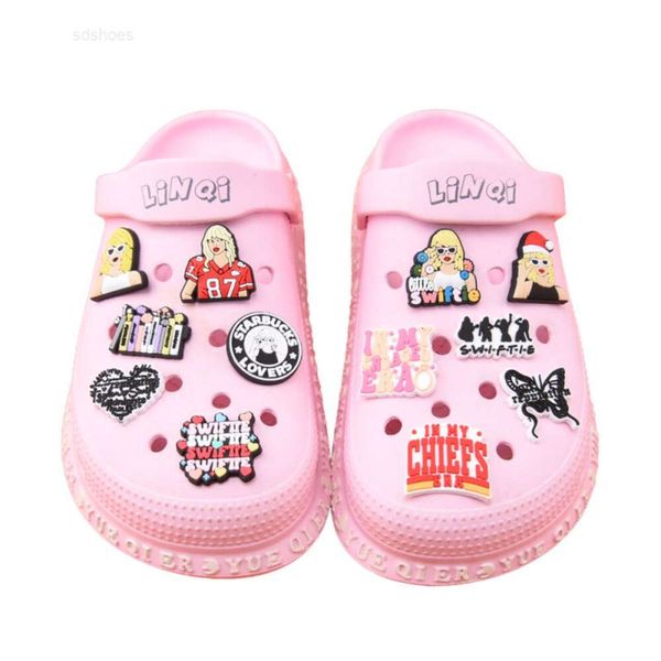 Best -seller gibz decorações personalizadas Taylor Bad Bunny Karol G One Piece Selena Taylor Shoe Charms Decoração