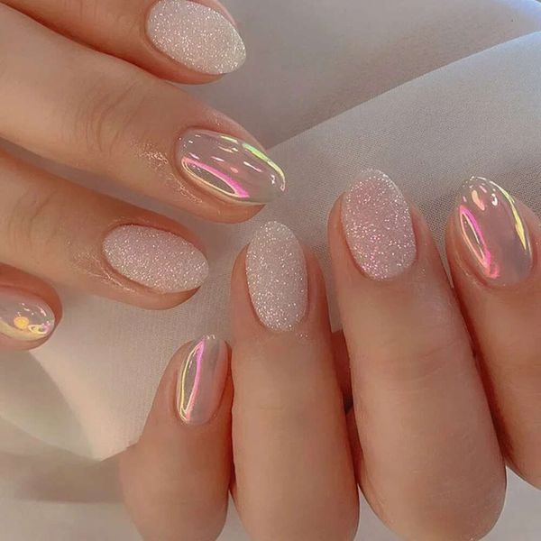 24pcs Simples False com cola amêndoa curta Falsa Glitter Aurora Cabeça redonda Dicas de unhas de capa completa Pressione oval nas unhas