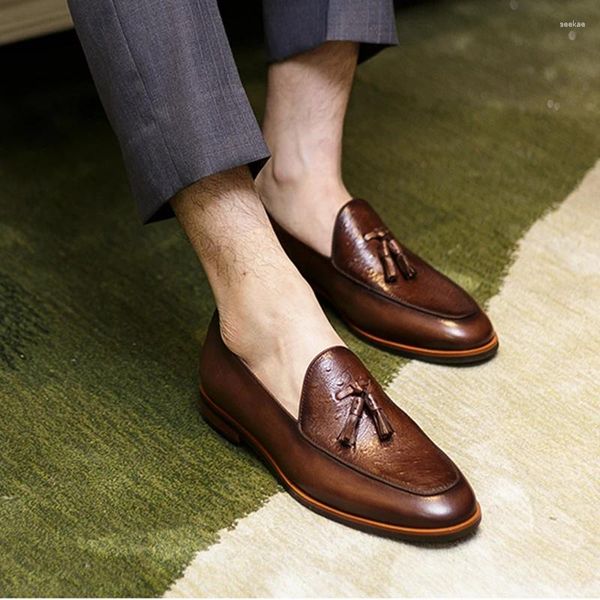 Sapatos casuais phenkang avestruz padrão de couro camada de vaca britânica estilo britânico tassel deslize em mocassins de qualidade masculino com franjas