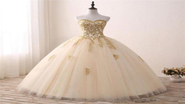 Новые дешевые золотые аппликации бальные платья Quinceanera платья хрустальная тюль длиной в пол Sweet 16 Debutante Prom Party Gown4155538