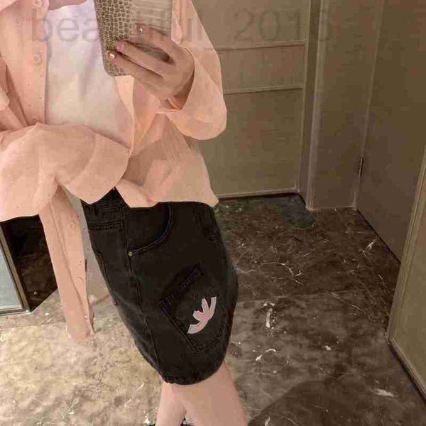 Designer de shorts femininos Hong Kong Bordado bordado shorts de jeans e saias de cintura alta para o verão de 2023 de verão New Slimm