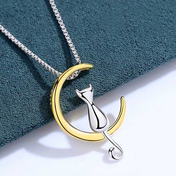 Versioni giapponesi e coreane di una piccola collana di gatti su una luna di animali colorati con una catena di colletto femminile e un accessorio in stile foresta semplice e personalizzato